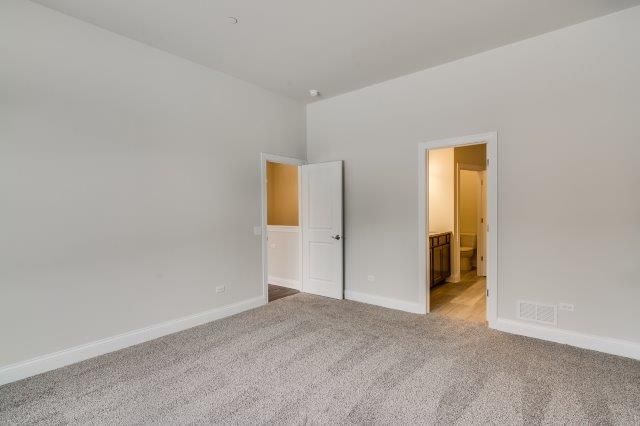 331 Camberley Lane, Lincolnshire, IL 60069