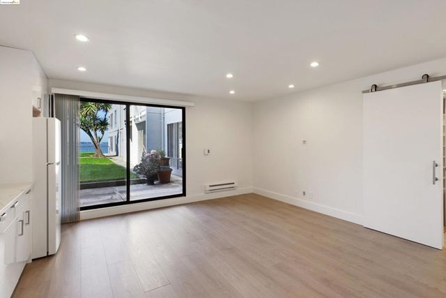4 Captain Dr E211, Emeryville, CA 94608