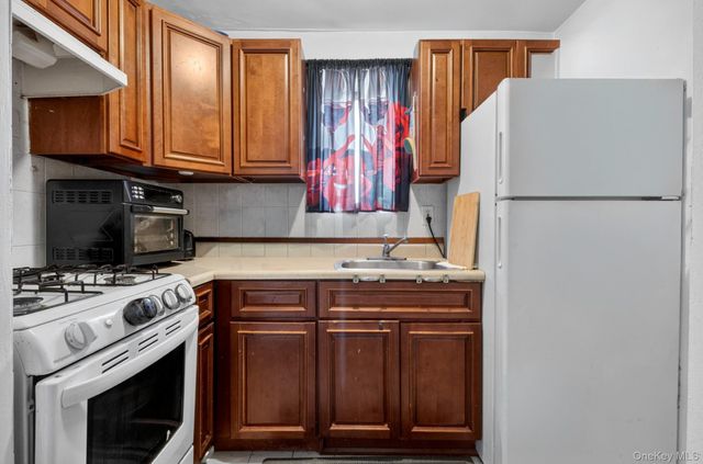 76-14 69th Road, Middle Village, NY 11379