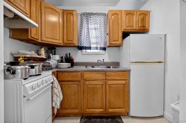 76-14 69th Road, Middle Village, NY 11379