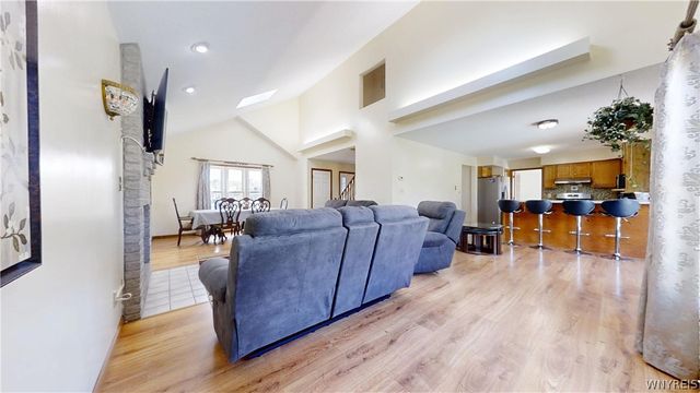 6983 Samantha Ct, Wheatfield, NY 14304