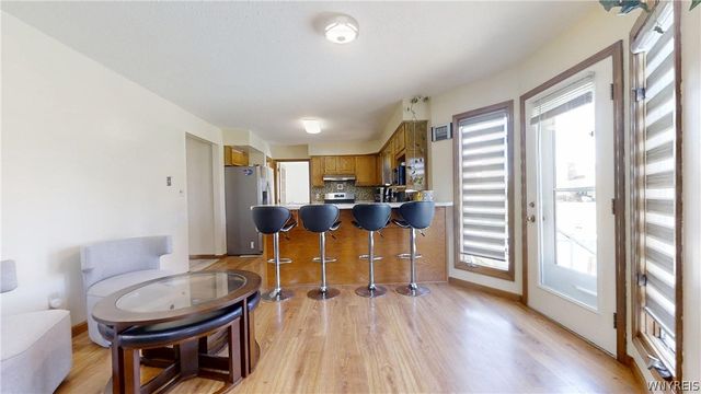 6983 Samantha Ct, Wheatfield, NY 14304