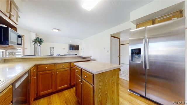 6983 Samantha Ct, Wheatfield, NY 14304
