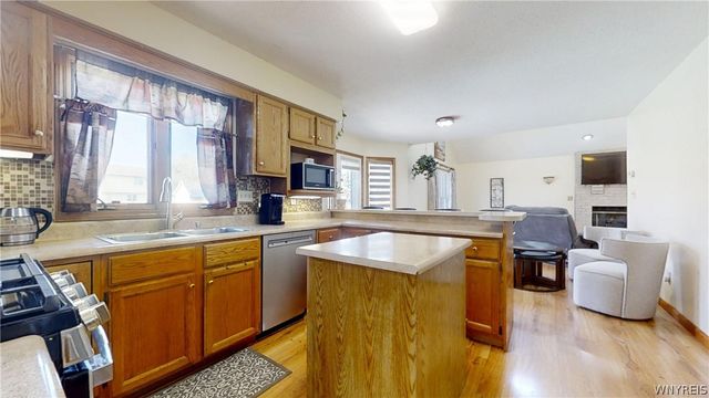 6983 Samantha Ct, Wheatfield, NY 14304