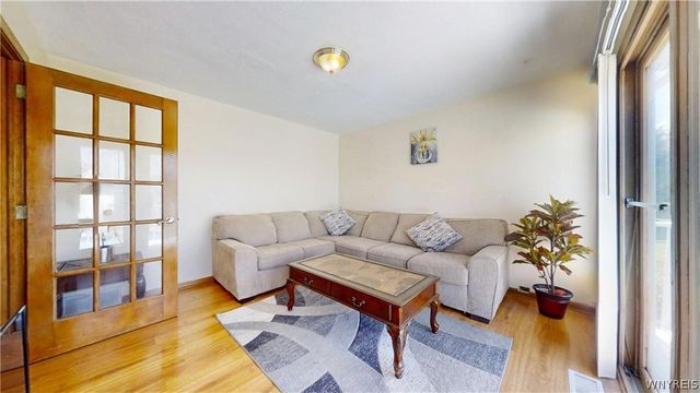 6983 Samantha Ct, Wheatfield, NY 14304