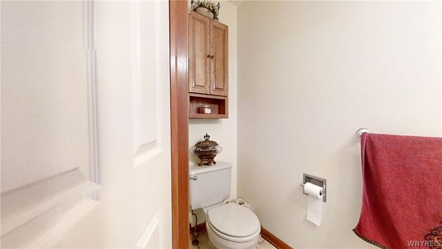 6983 Samantha Ct, Wheatfield, NY 14304