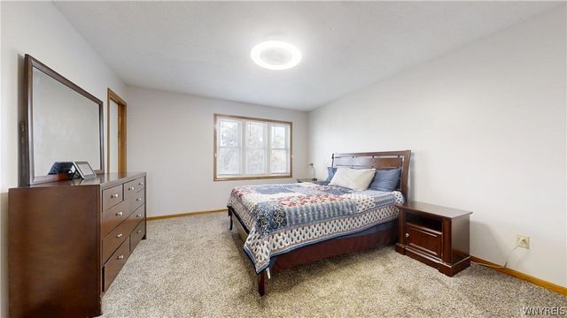 6983 Samantha Ct, Wheatfield, NY 14304