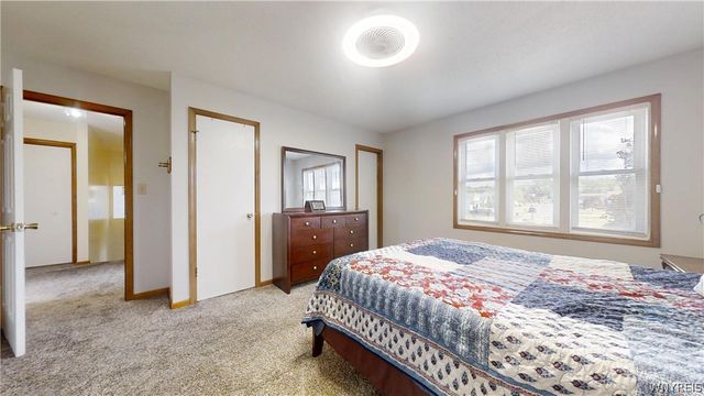 6983 Samantha Ct, Wheatfield, NY 14304