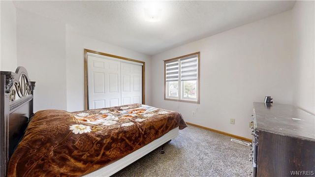 6983 Samantha Ct, Wheatfield, NY 14304