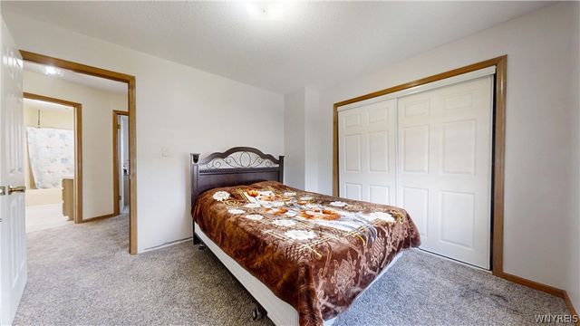 6983 Samantha Ct, Wheatfield, NY 14304
