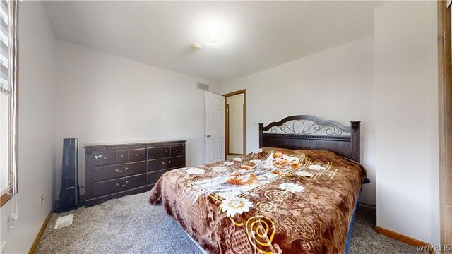 6983 Samantha Ct, Wheatfield, NY 14304