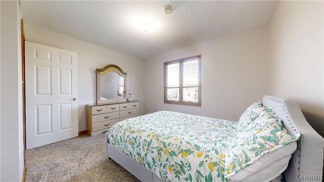 6983 Samantha Ct, Wheatfield, NY 14304