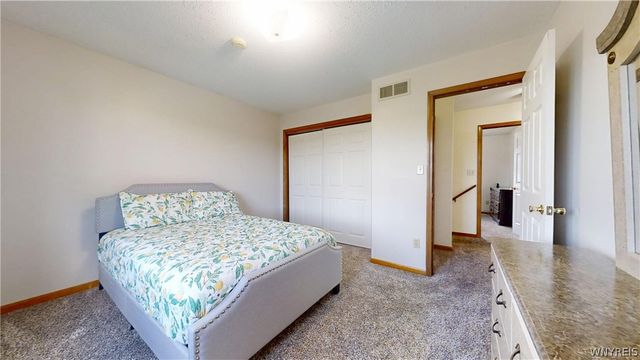 6983 Samantha Ct, Wheatfield, NY 14304