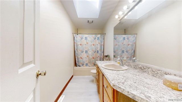 6983 Samantha Ct, Wheatfield, NY 14304