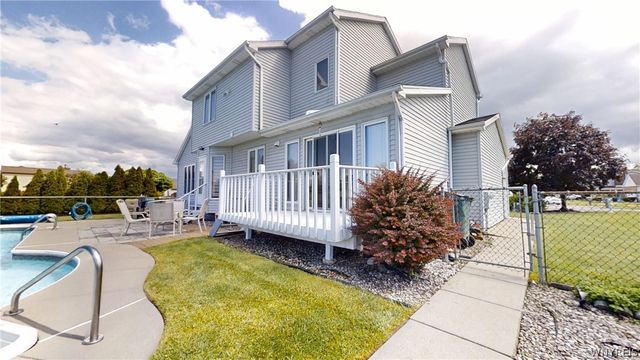 6983 Samantha Ct, Wheatfield, NY 14304