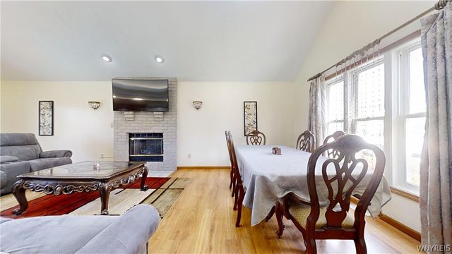 6983 Samantha Ct, Wheatfield, NY 14304