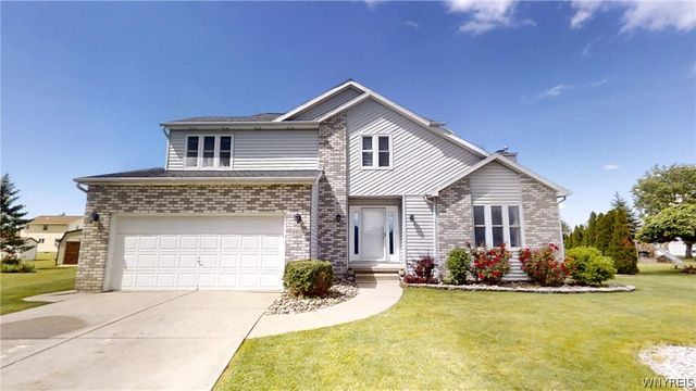 6983 Samantha Ct, Wheatfield, NY 14304