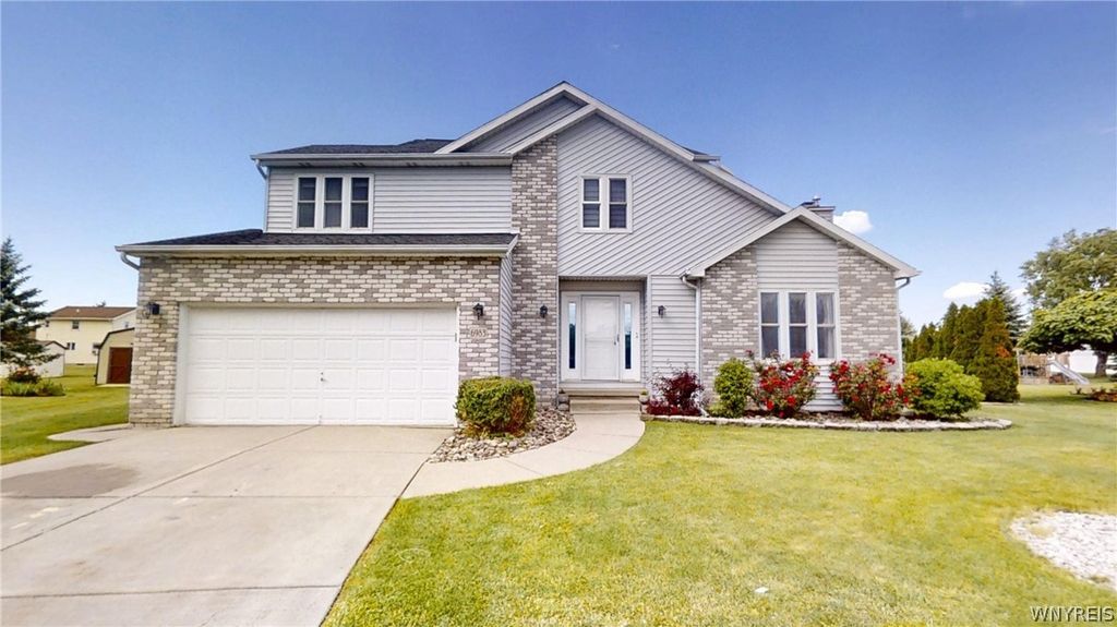 6983 Samantha Ct, Wheatfield, NY 14304