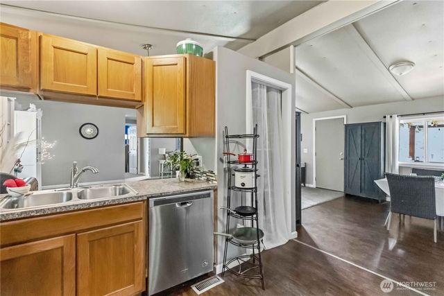 197 State Route 505, Winlock, WA 98596