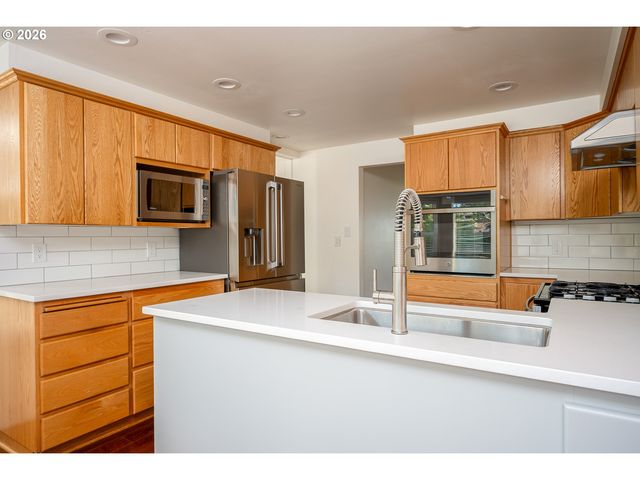 18990 Sw HEIGHTSVIEW Ct, Beaverton, OR 97007