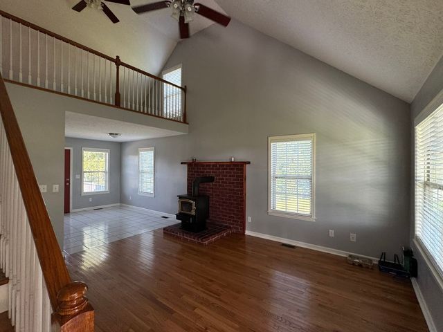 412 Hawkins Rd, Westmoreland, TN 37186