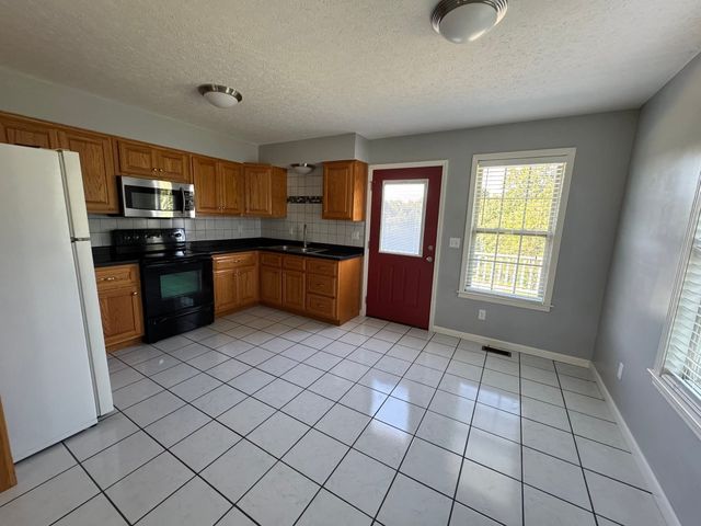 412 Hawkins Rd, Westmoreland, TN 37186