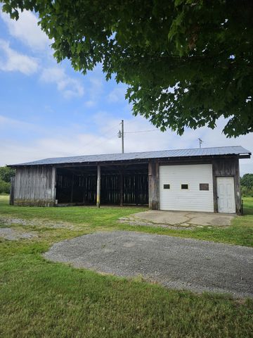 412 Hawkins Rd, Westmoreland, TN 37186