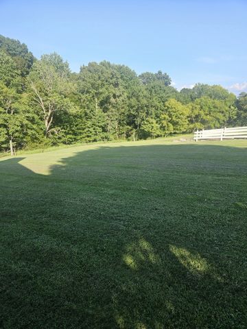 412 Hawkins Rd, Westmoreland, TN 37186