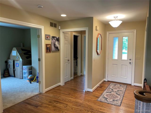 820 Lockwood Road, Ortonville, MI 48462