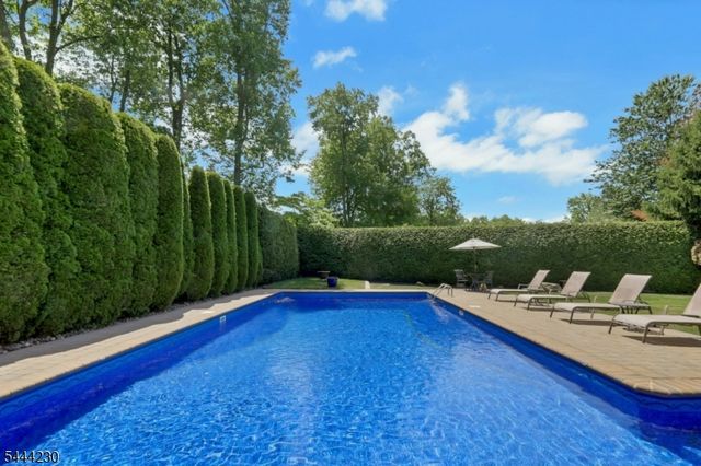 890 Norgate Dr, Ridgewood Village, NJ 07450