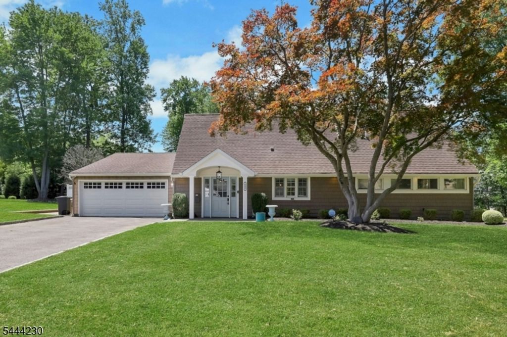 890 Norgate Dr, Ridgewood Village, NJ 07450