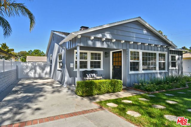 22025 De La Osa Street, Woodland Hills, CA 91364