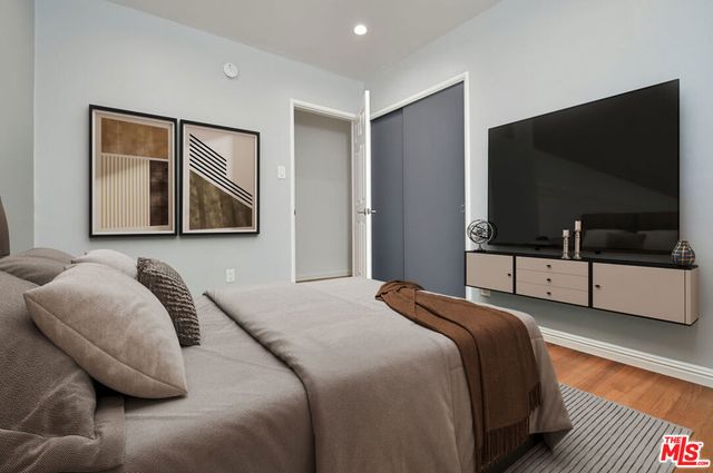 22025 De La Osa Street, Woodland Hills, CA 91364