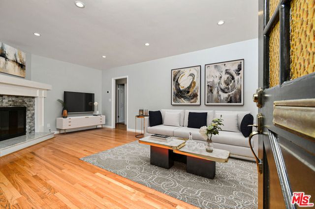 22025 De La Osa Street, Woodland Hills, CA 91364