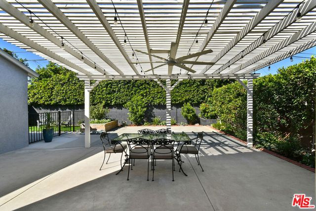 22025 De La Osa Street, Woodland Hills, CA 91364