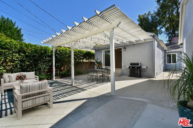 22025 De La Osa Street, Woodland Hills, CA 91364