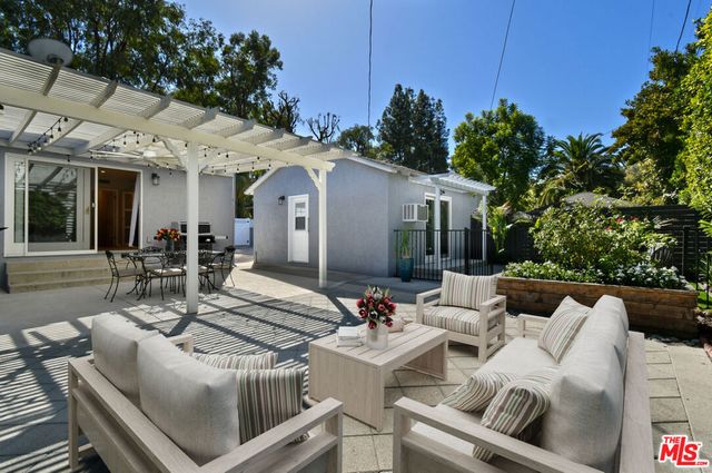 22025 De La Osa Street, Woodland Hills, CA 91364
