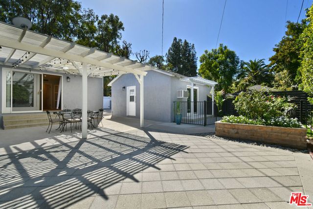 22025 De La Osa Street, Woodland Hills, CA 91364