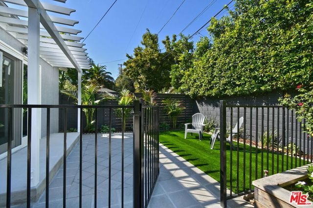 22025 De La Osa Street, Woodland Hills, CA 91364