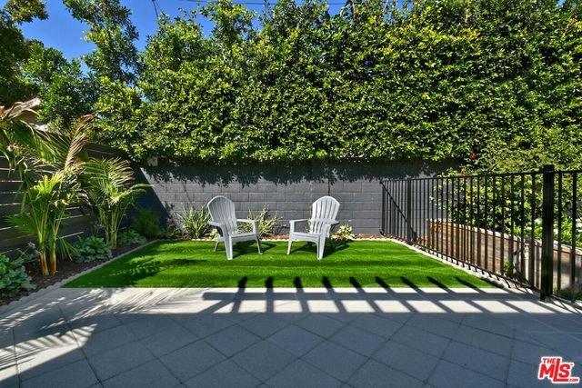22025 De La Osa Street, Woodland Hills, CA 91364