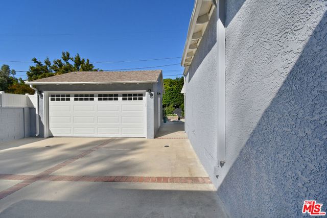 22025 De La Osa Street, Woodland Hills, CA 91364
