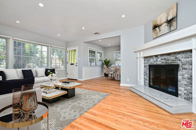22025 De La Osa Street, Woodland Hills, CA 91364