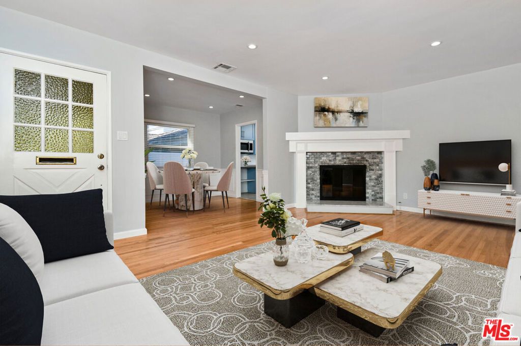 22025 De La Osa Street, Woodland Hills, CA 91364