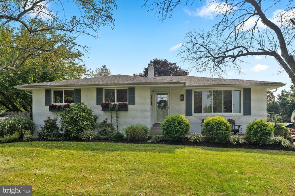 2012 CORNING RD, Palm, PA 18070