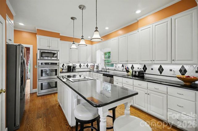814 S Main Street, Mount Holly, NC 28120
