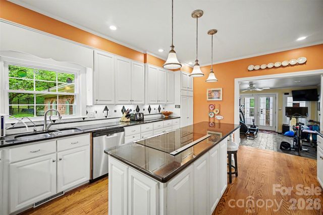 814 S Main Street, Mount Holly, NC 28120