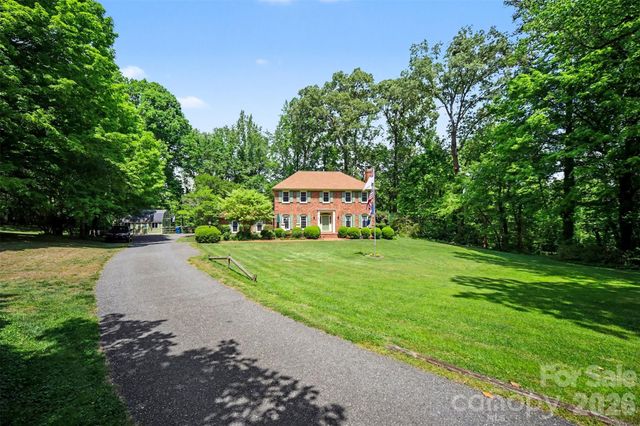 814 S Main Street, Mount Holly, NC 28120