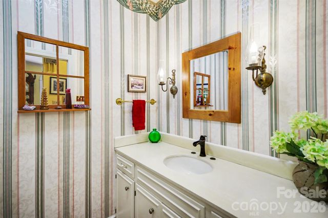 814 S Main Street, Mount Holly, NC 28120