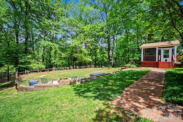 814 S Main Street, Mount Holly, NC 28120
