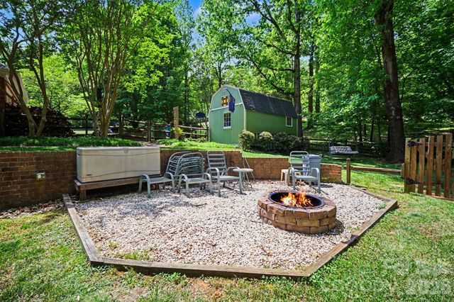 814 S Main Street, Mount Holly, NC 28120